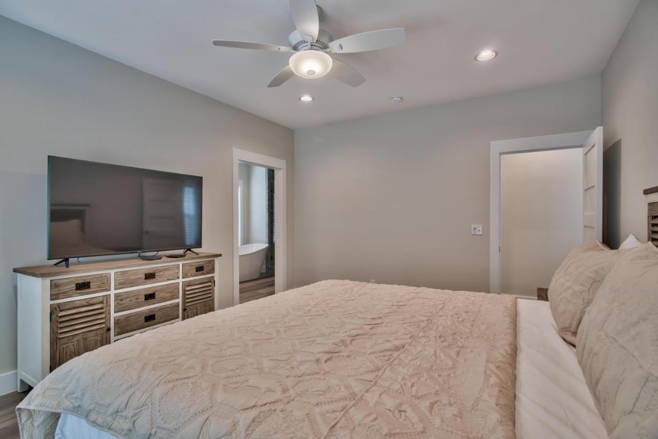 Holiday home Hook, Wine Sinker - Private Pool! Brand New! Panama City Beach